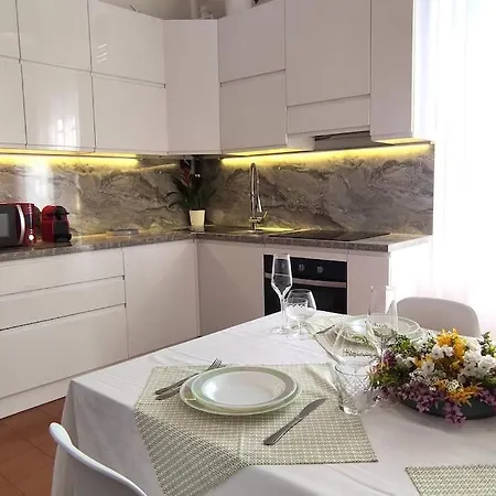History With A Twist And View-Lake View Property With Spacious Garden, Tremezzo Como Тремеццо