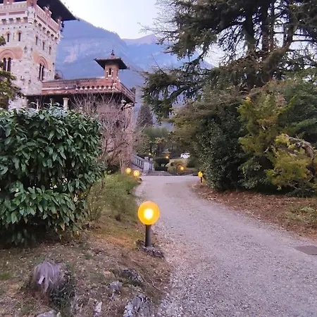 History With A Twist And View-Lake View Property With Spacious Garden, Tremezzo Como Тремеццо