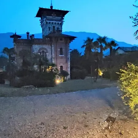 History With A Twist And View-Lake View Property With Spacious Garden, Tremezzo Como Дом отдыха *